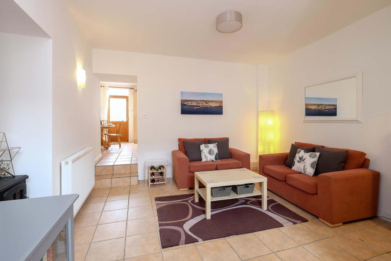 Sea Whisper- Lovely Home In Charming Village بيتينويم المظهر الخارجي الصورة